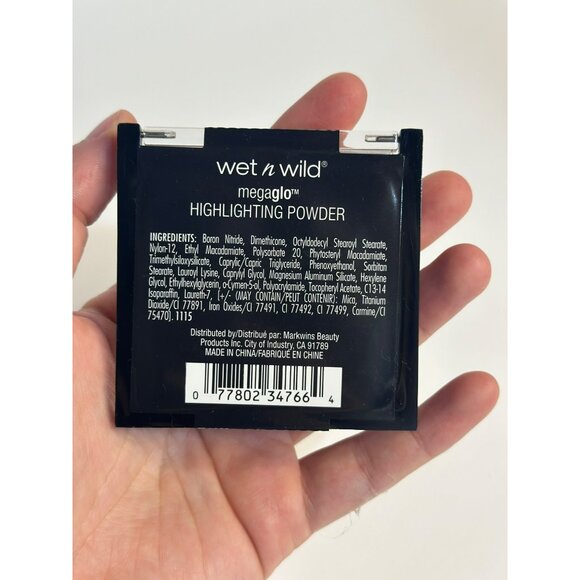 NEW Wet N Wild Megaglo Highlighting Powder Precious Petals 0.19 Oz - Picture 4 of 4